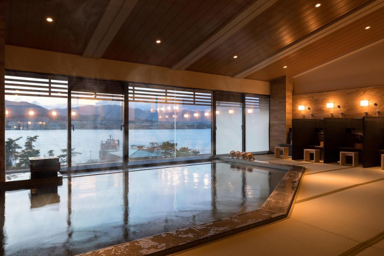 Hotel Miyajima Villa Hatsukaichi Bagian luar foto